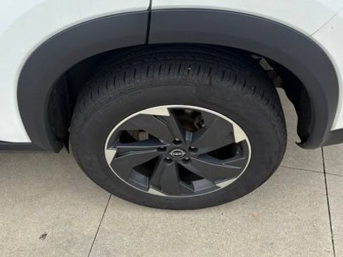 Used 2025 Nissan Rogue SV AWD/4WD image 11