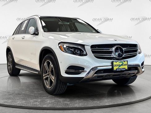 Used 2019 Mercedes-Benz GLC 300 4MATIC image 3