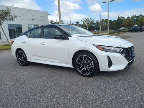 New 2025 Nissan Sentra SR image 3