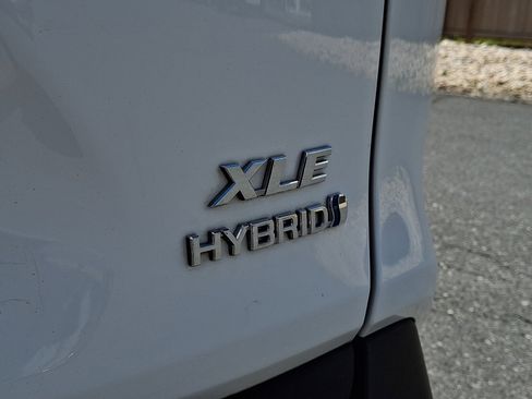 Used 2019 Toyota RAV4 XLE w/ Carpet Mat Package AWD/4WD image 31