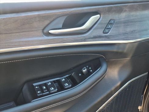 Used 2022 Jeep Grand Cherokee L Overland image 4