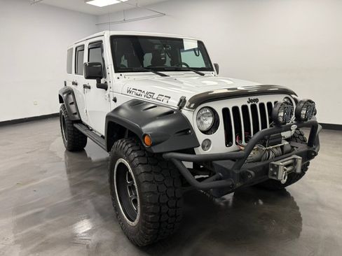 Used 2015 Jeep Wrangler Unlimited Sahara AWD/4WD image 11