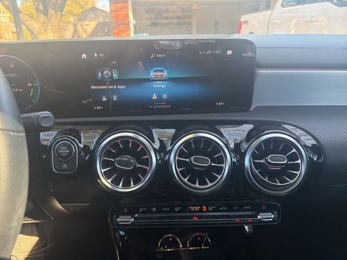 Used 2023 Mercedes-Benz CLA 250 image 9