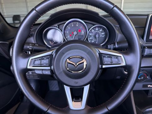 Used 2016 MAZDA MX-5 Miata Club RWD image 21