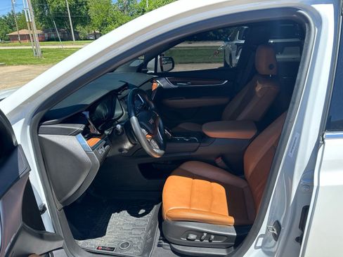 Used 2023 Cadillac XT5 Premium Luxury FWD image 4
