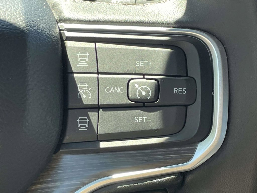 Certified 2024 Jeep Wagoneer L Series II w/ Flexible Seating Group AWD/4WD image 33