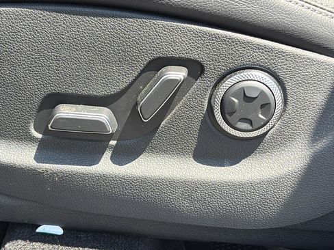 Certified 2026 Genesis GV70 2.5T AWD/4WD image 15