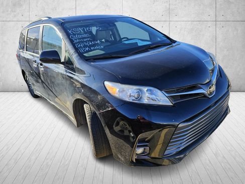 Used 2019 Toyota Sienna L image 1