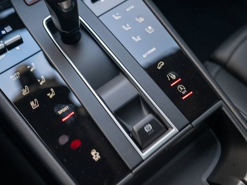 New 2026 Porsche Macan image 20