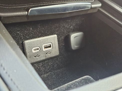 Used 2025 Cadillac XT4 Premium Luxury image 36