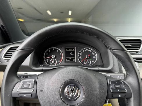 Used 2015 Volkswagen Eos Komfort FWD image 18