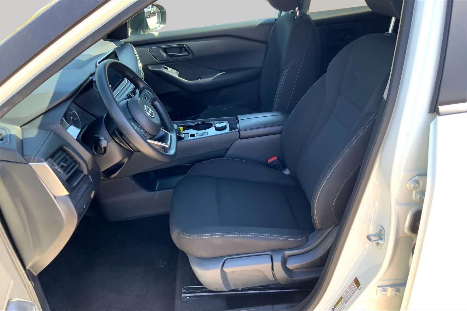 Used 2024 Nissan Rogue S AWD/4WD image 8