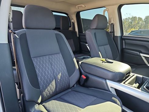 Used 2024 Nissan Titan SV w/ SV Convenience Package image 12