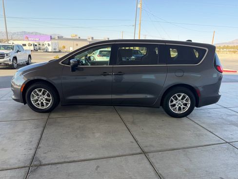 Used 2023 Chrysler Voyager LX image 6