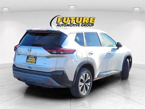Used 2023 Nissan Rogue SV image 5