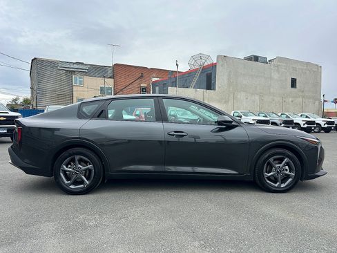 Used 2025 Kia K4 FWD image 2