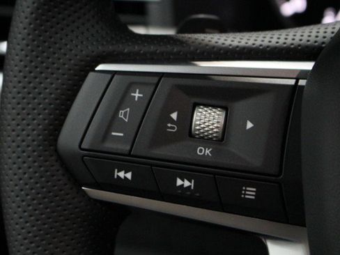 New 2025 Mitsubishi Outlander SE image 9