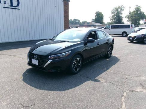Used 2025 Nissan Sentra SV FWD image 2