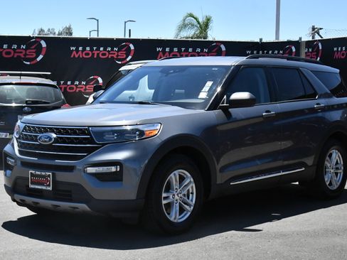 Used 2023 Ford Explorer XLT w/ Equipment Group 202A RWD image 3