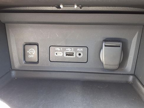 Used 2025 Nissan Sentra SR w/ SR Premium Package FWD image 26