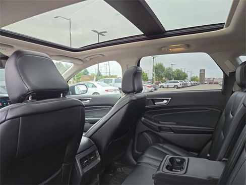 Used 2021 Ford Edge Titanium image 28