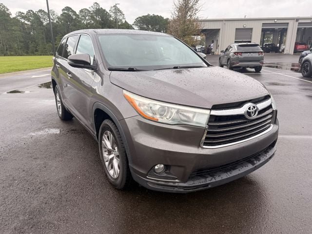 Used 2016 Toyota Highlander Plus FWD image 24