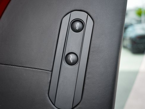 Used 2022 McLaren GT RWD image 18