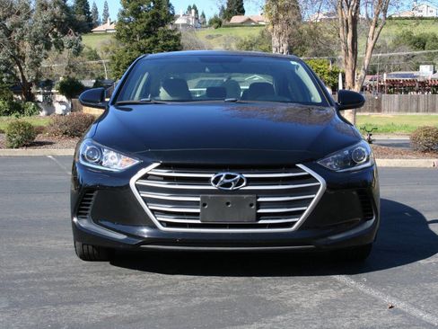 Used 2017 Hyundai Elantra SE image 3