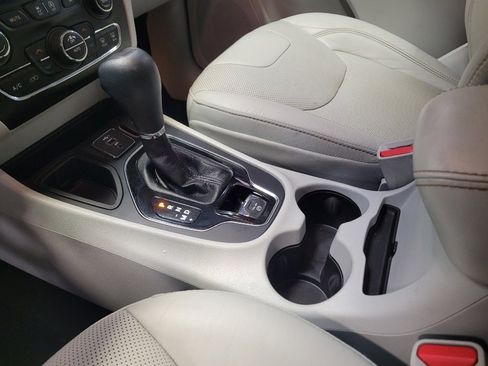 Used 2020 Jeep Cherokee Limited FWD image 26