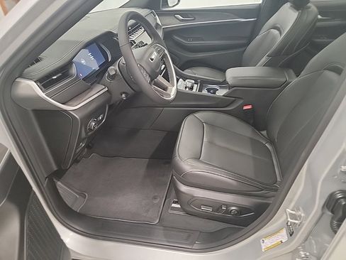 New 2025 Jeep Grand Cherokee L Limited w/ Luxury Tech Group II image 13