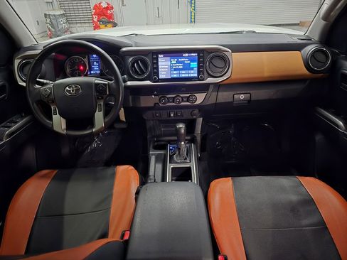 Used 2020 Toyota Tacoma SR5 image 38