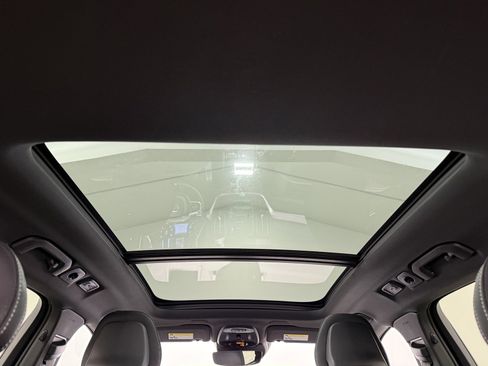 Used 2018 Volvo XC60 T6 R-Design w/ Convenience Package image 9