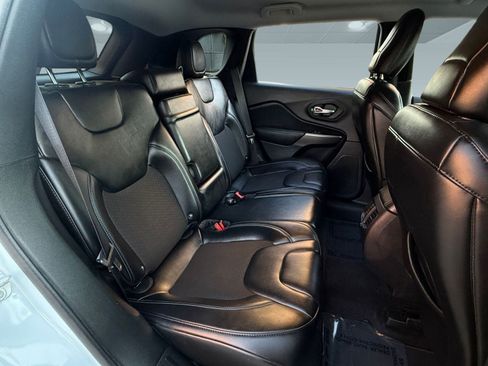 Used 2019 Jeep Cherokee Latitude Plus image 24