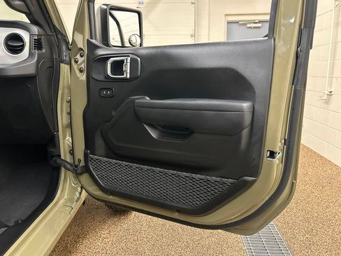 Used 2025 Jeep Wrangler Unlimited Sport AWD/4WD image 16