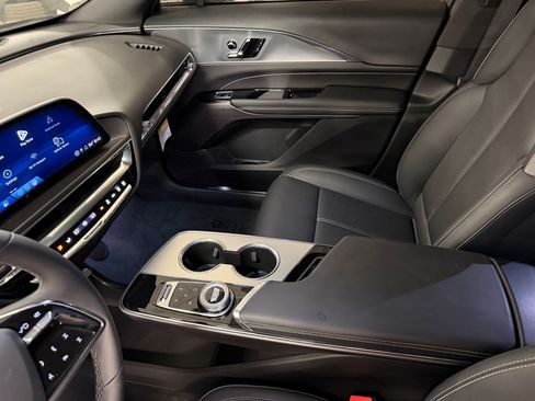 Certified 2024 Cadillac Lyriq Tech RWD image 34