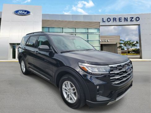 Used 2025 Ford Explorer Active w/ Active Comfort Package RWD image 3