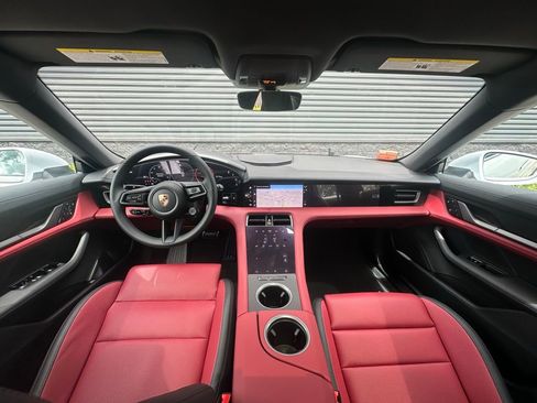 Used 2025 Porsche Taycan 4 Cross Turismo image 27