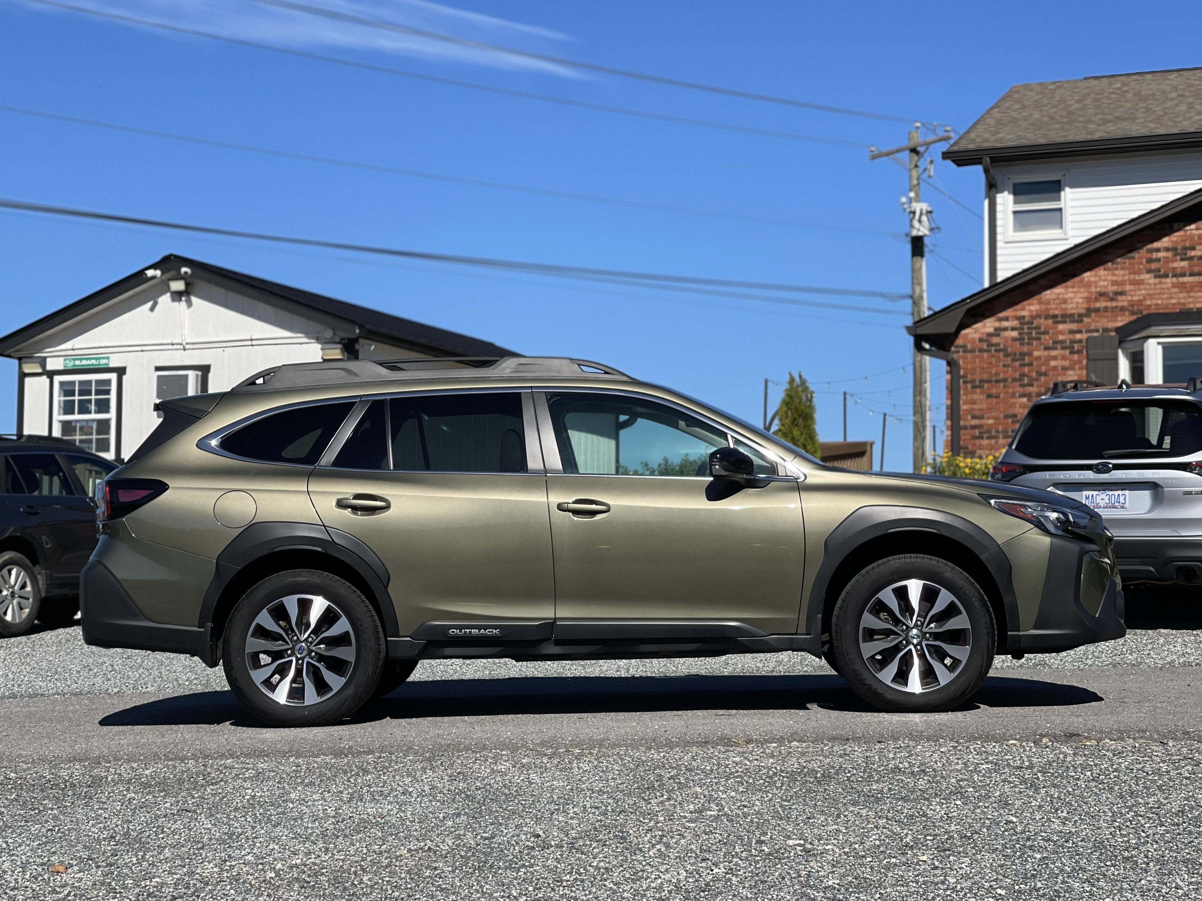 Used 2025 Subaru Outback Limited AWD/4WD image 2