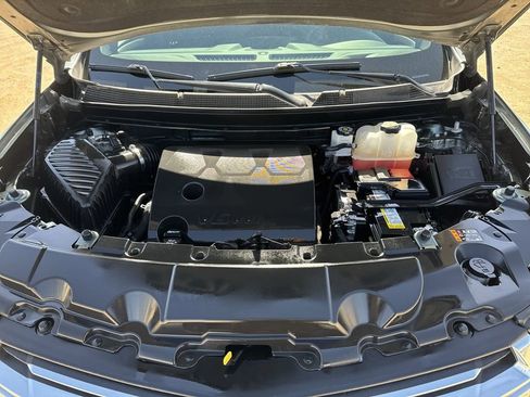 Certified 2023 Chevrolet Traverse LT FWD image 33
