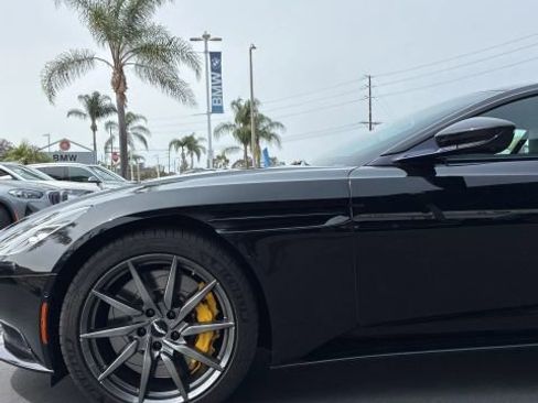 Used 2018 Aston Martin DB11 Coupe image 9