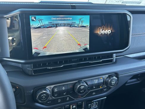 New 2025 Jeep Gladiator Mojave w/ Convenience Group image 21