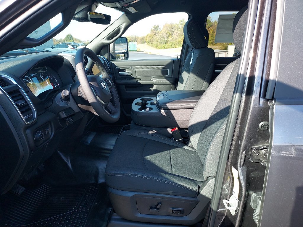 New 2027 RAM 3500 Big Horn w/ Night Edition AWD/4WD image 13