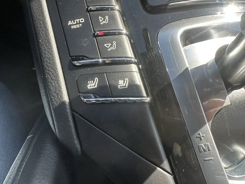 Used 2017 Porsche Cayenne Platinum Edition image 27