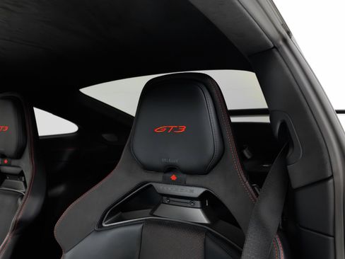 Used 2025 Porsche 911 GT3 RWD image 17