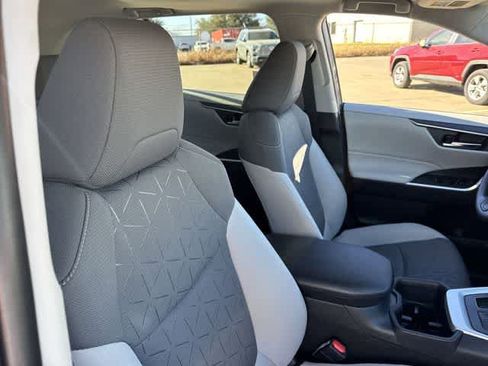 Used 2025 Toyota RAV4 XLE w/ Convenience Package image 17