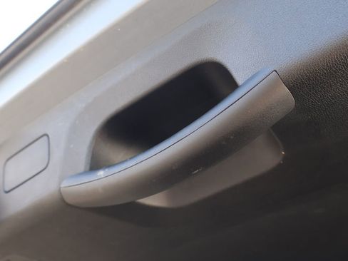 Used 2022 Kia Sorento LX image 48