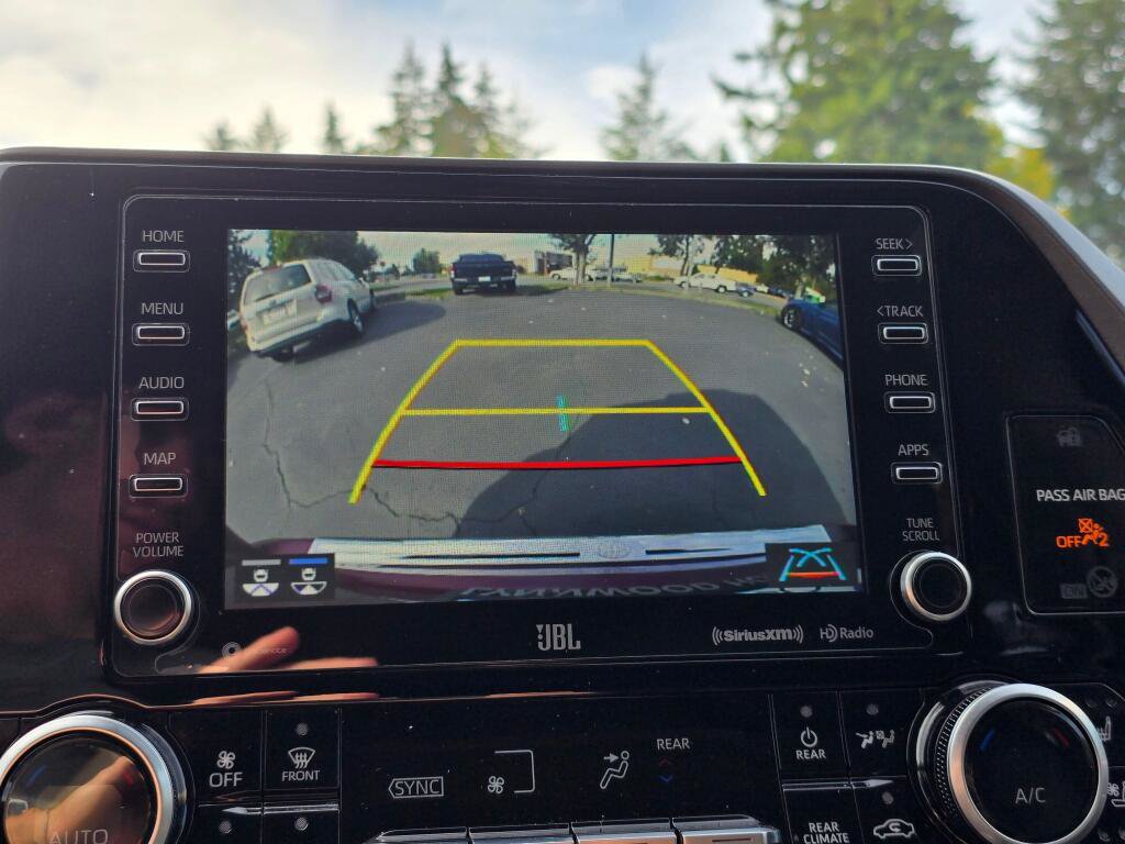 Used 2021 Toyota Highlander Limited FWD image 22