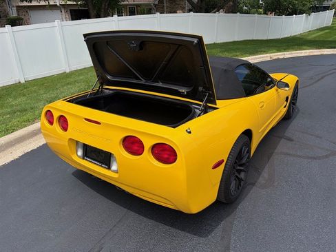 Used 2004 Chevrolet Corvette Convertible w/ Preferred Equipment Group RWD image 19