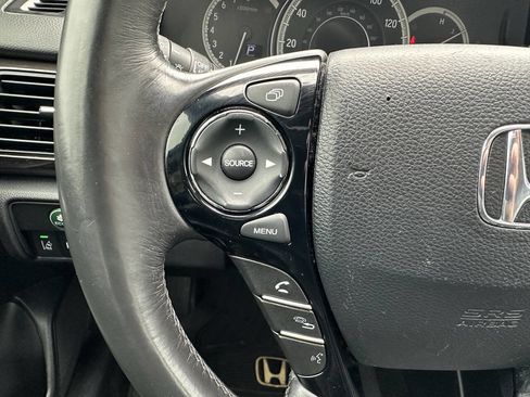 Used 2017 Honda Accord Touring image 32
