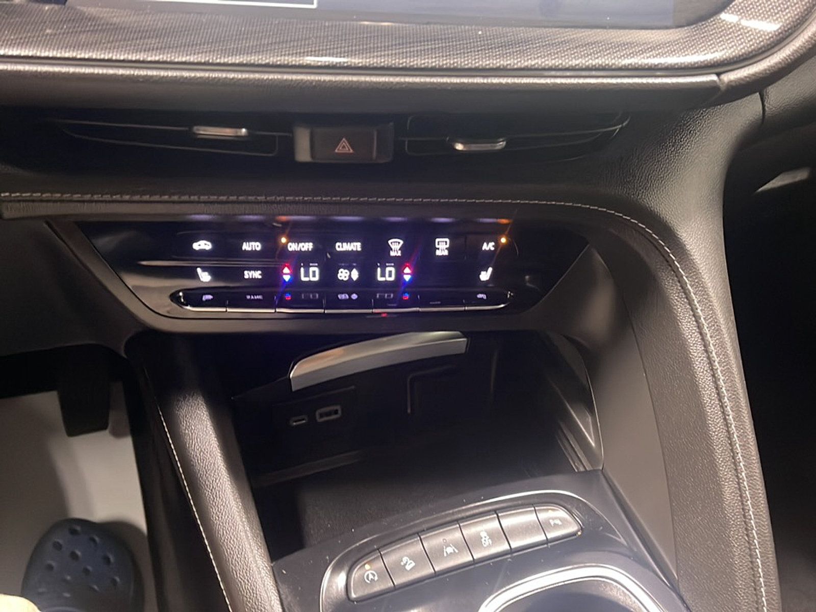 Used 2023 Buick Envision Essence AWD/4WD image 10